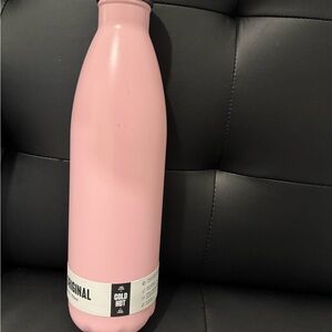 Brand New! Never used Swell 25 OZ Water Bottle (not glass)